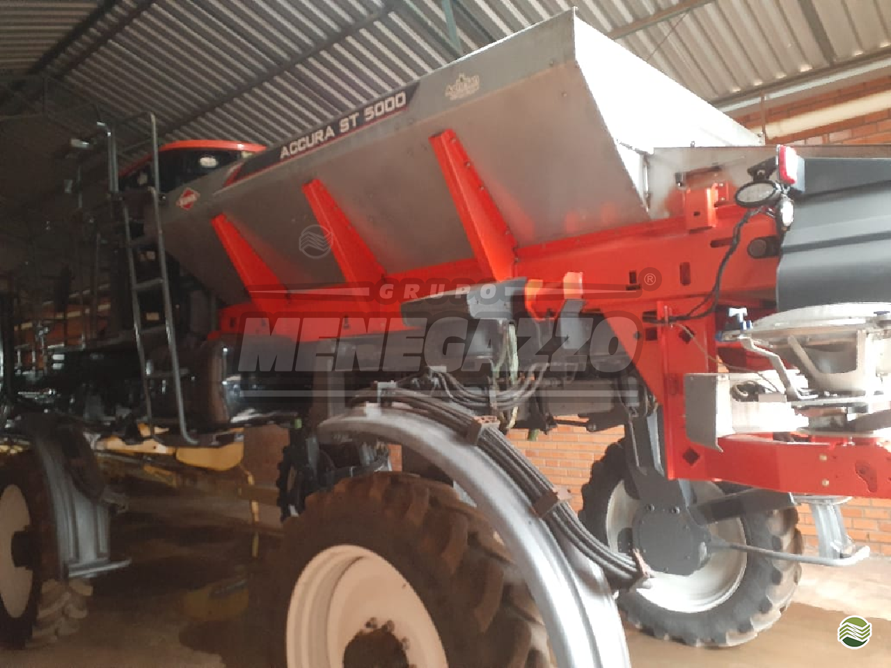 DISTRIBUIDOR AUTOPROPELIDO KUHN ACCURA ST 5000 Grupo Menegazzo CONSTANTINA RIO GRANDE DO SUL RS